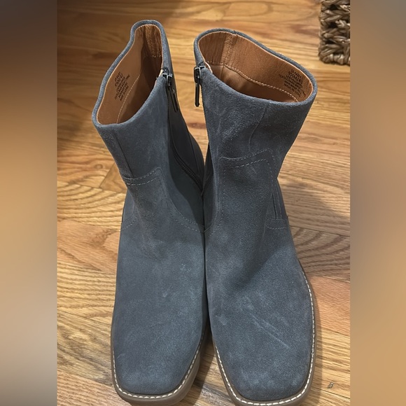 Brand new Lucky Brand Booties size 9 1/2 - Picture 1 of 4